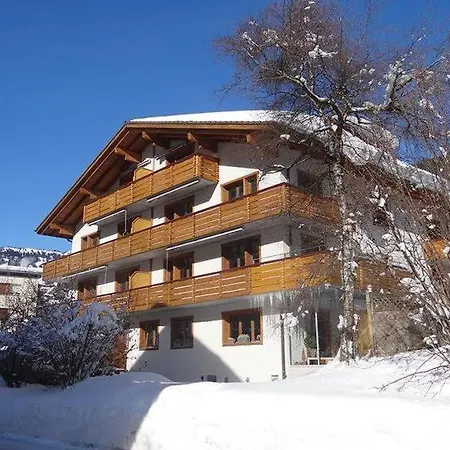 Sleeps 8 アパート